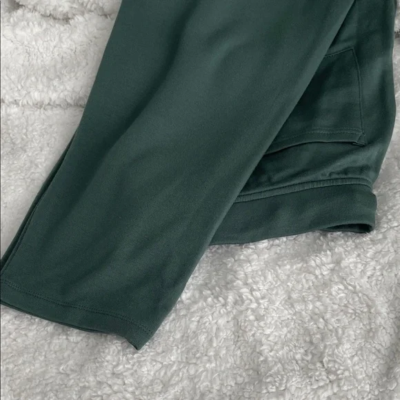 Lou & Grey Sweatpants Pine Green - Picture 5 of 7